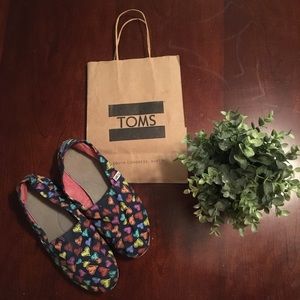 TOMS Heart Pattern: Size 9 Unisex